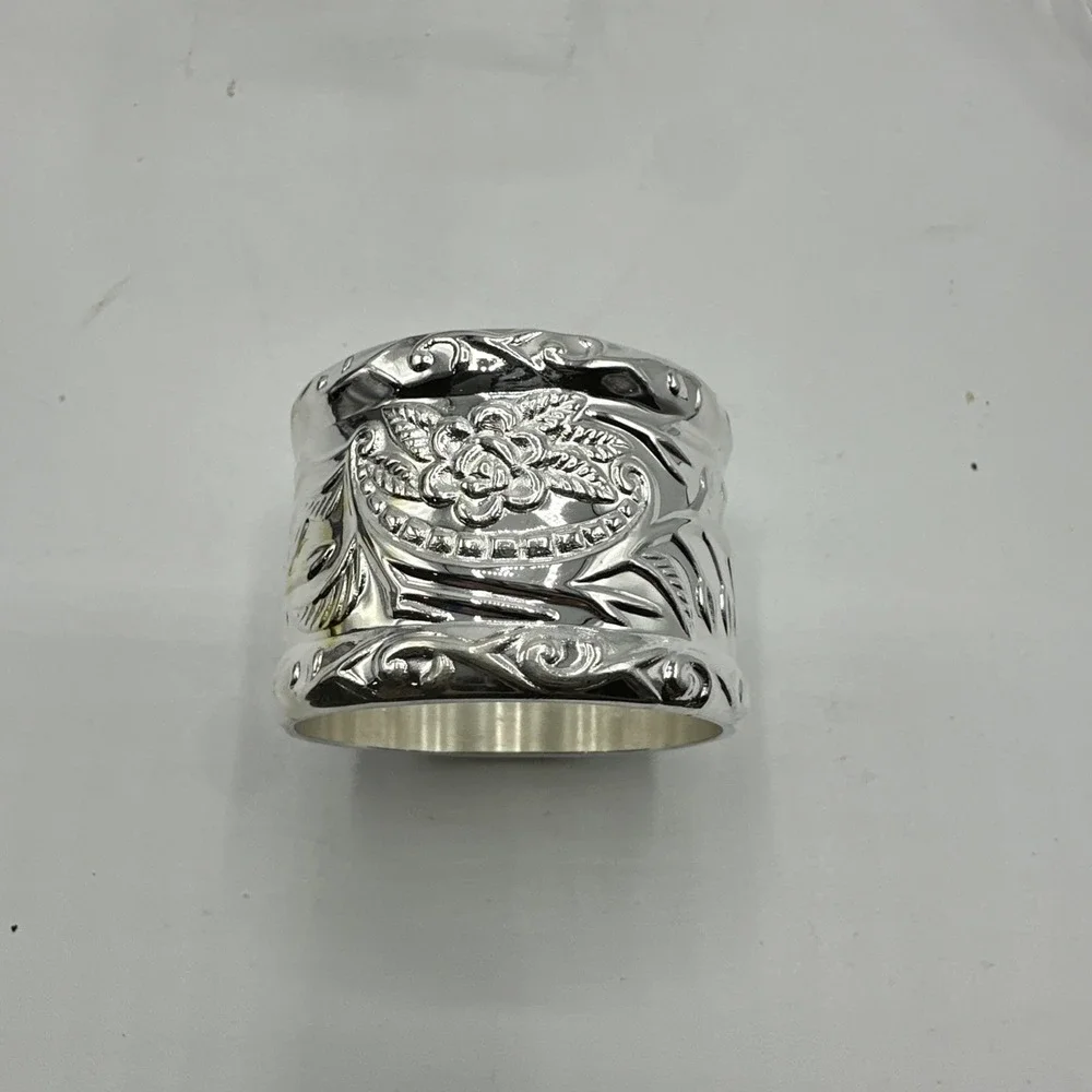 Silver Plated Collection.  Napkin Rings. 4- 2.54 CM New In‎ Box 2 Sets Of 4